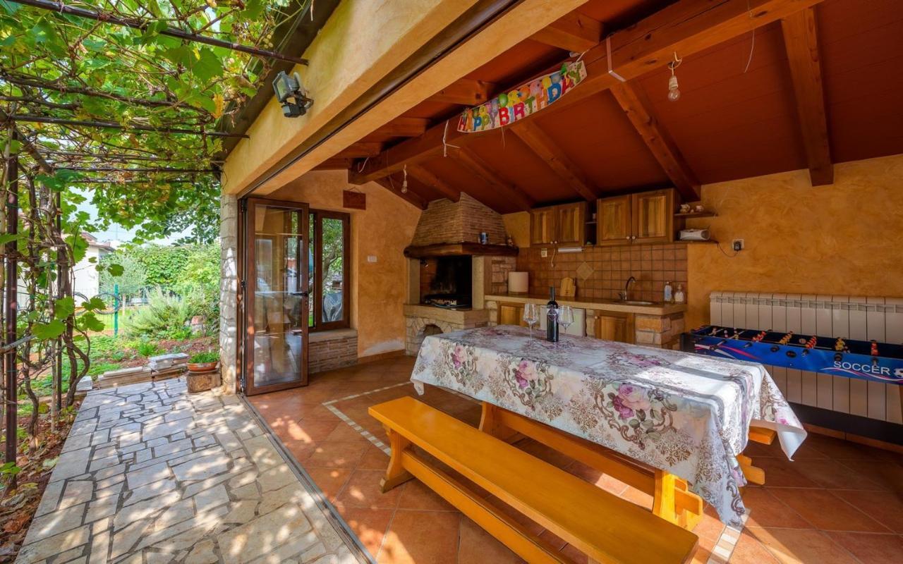 Ferucio House With Apartments Umag Buitenkant foto